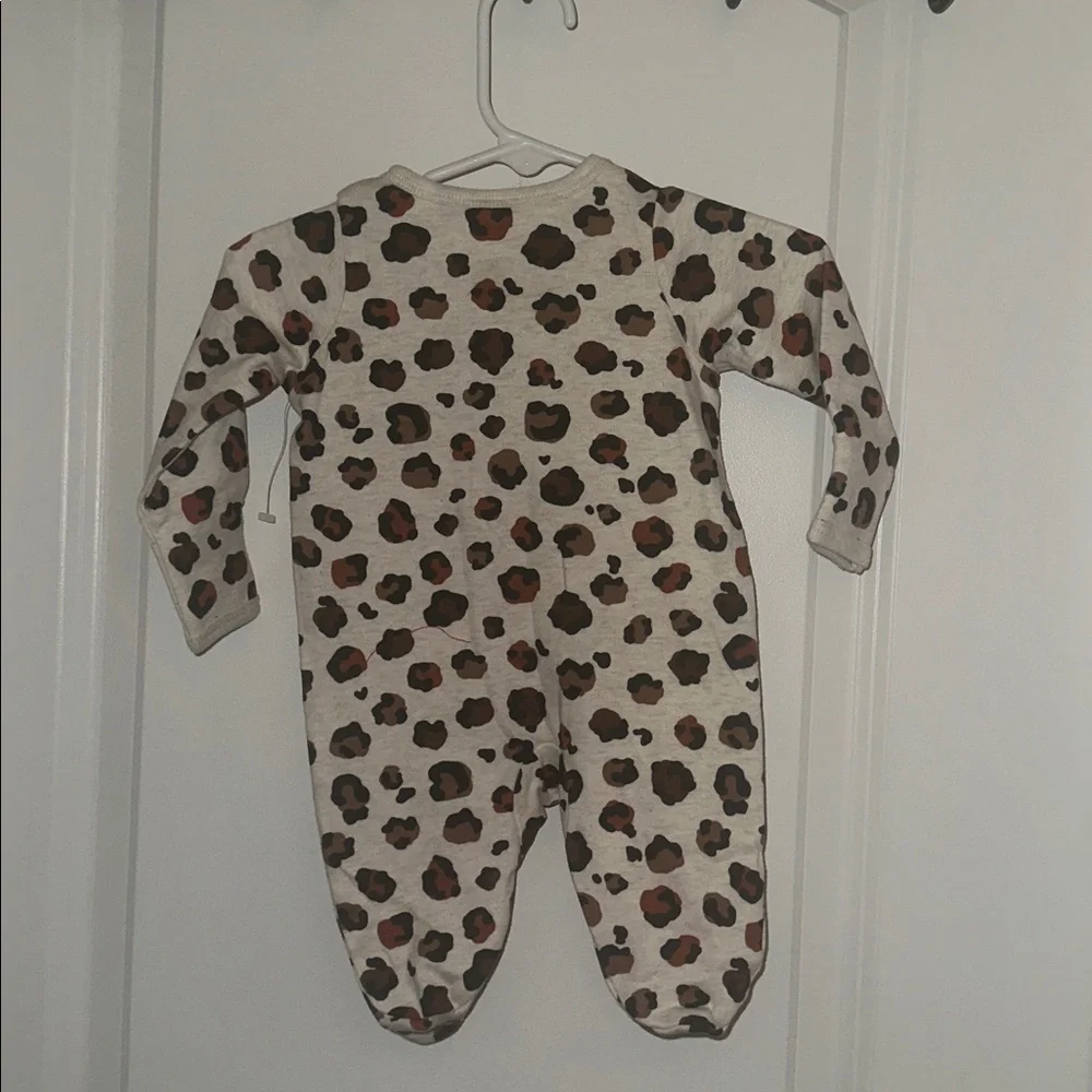 Neutral Leopard Print Footed One-Piece - Kids